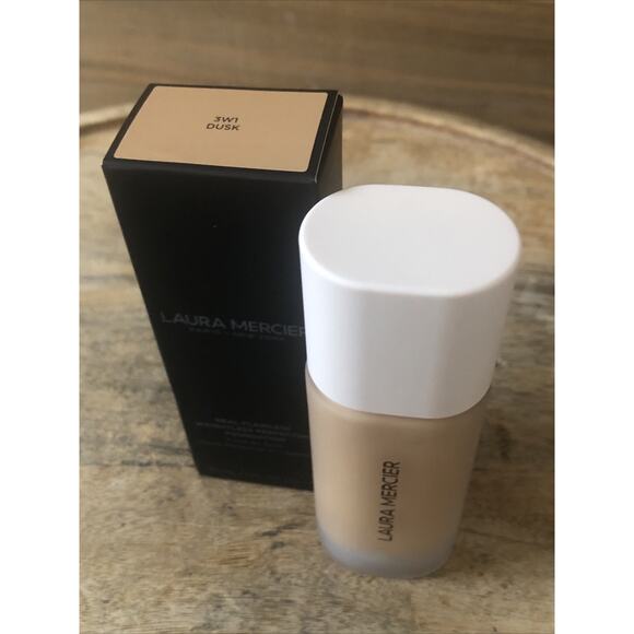 Real Flawless Weightless Perfecting Foundation - 3W1 Dusk by Laura Mercier - 1 o - Picture 3 of 5